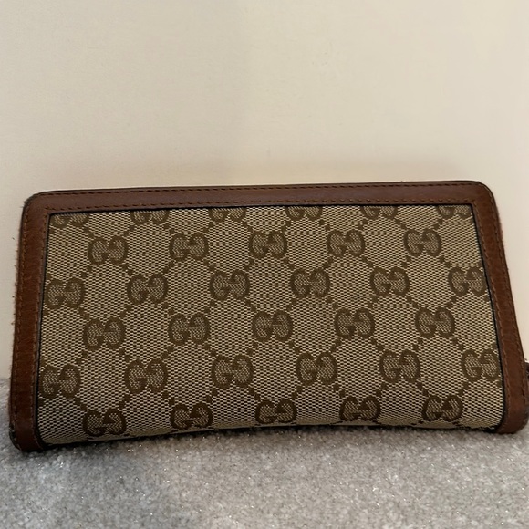 Authentic Gucci logo tassel wallet - Picture 2 of 5